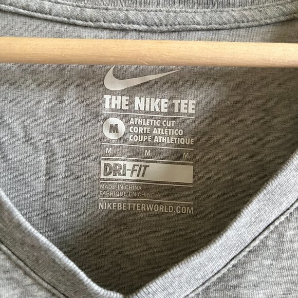 Nike Dri Fit V Neck Top Tee T Shirt Run Gray w/‎ blue black cheetah print Size M - Picture 2 of 5